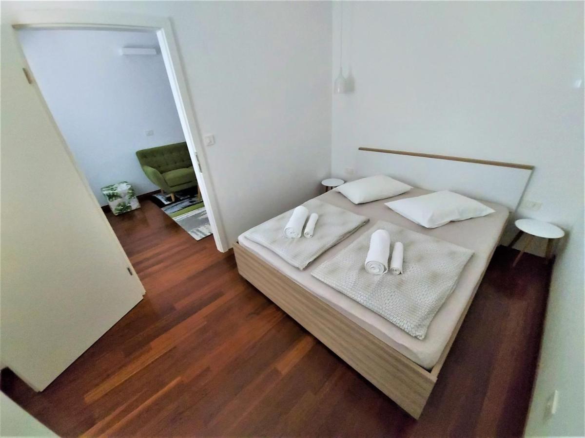 Apartments Aurora Near Beach Медулин Екстериор снимка