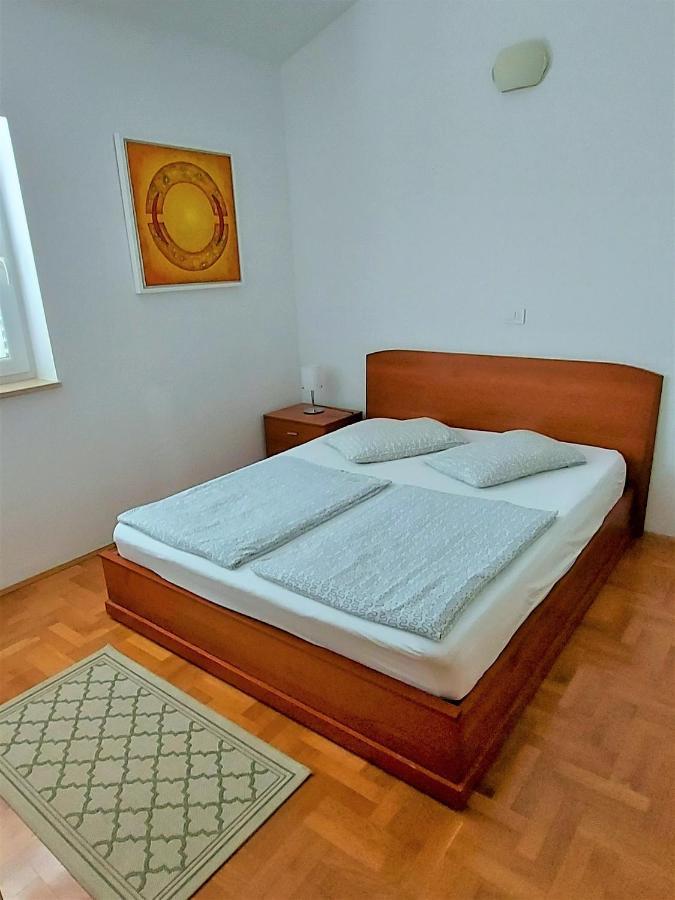 Apartments Aurora Near Beach Медулин Екстериор снимка