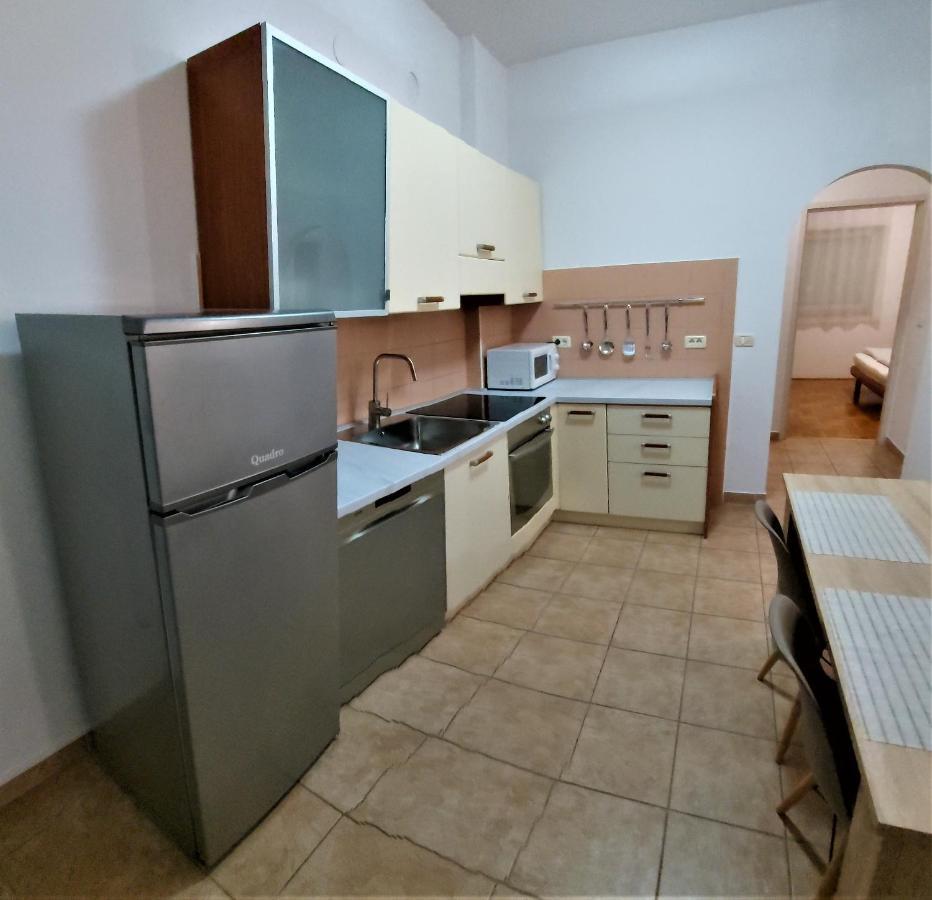 Apartments Aurora Near Beach Медулин Екстериор снимка