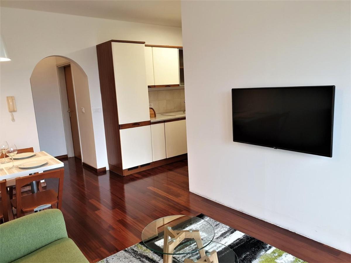 Apartments Aurora Near Beach Медулин Екстериор снимка