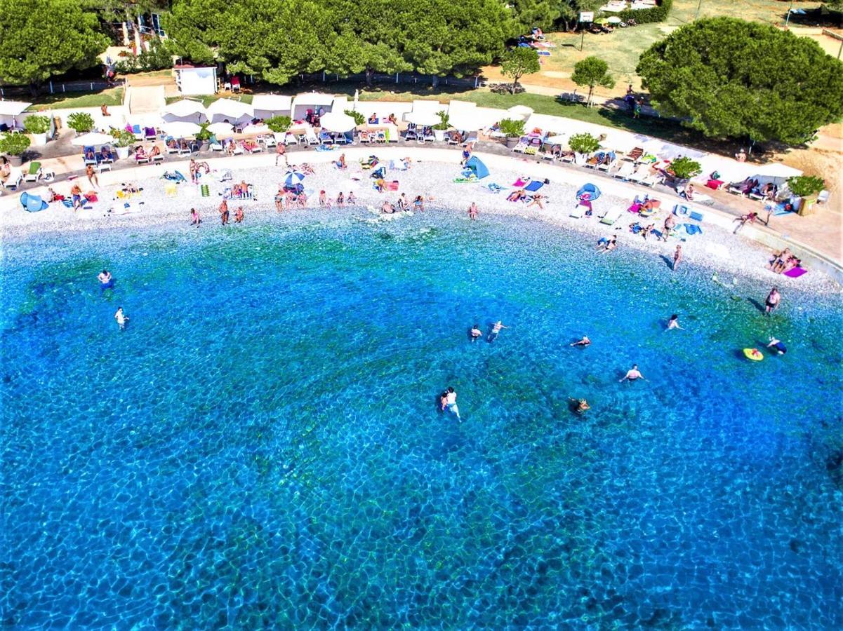 Apartments Aurora Near Beach Медулин Екстериор снимка