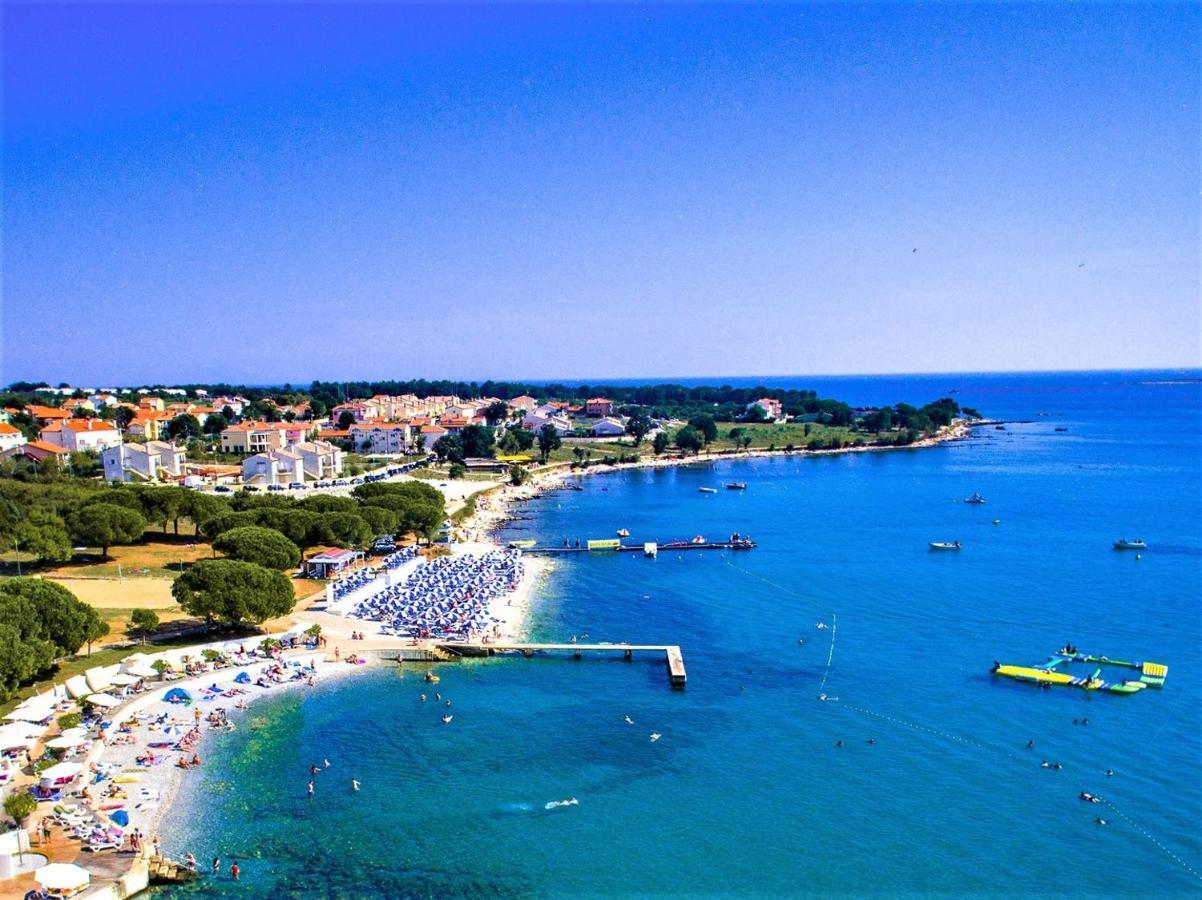 Apartments Aurora Near Beach Медулин Екстериор снимка
