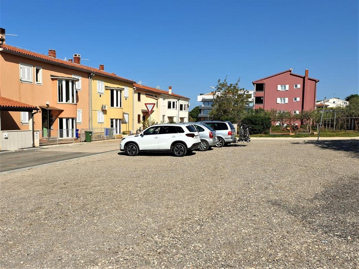 Apartments Aurora Near Beach Медулин Екстериор снимка